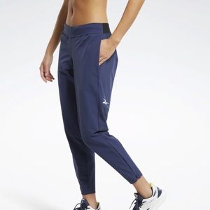 Reebok United By Fitness track pants medium